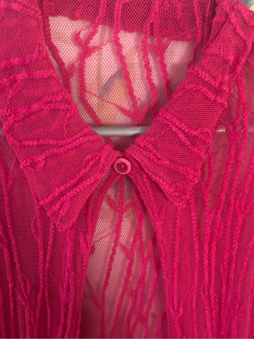 Vintage Sheer Crinkle Button-Top in Fuchsia - Picture 4 of 10